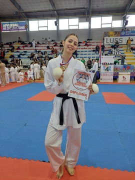 Prvo mesto Sare Lišinović v borbah članic do 60 kg